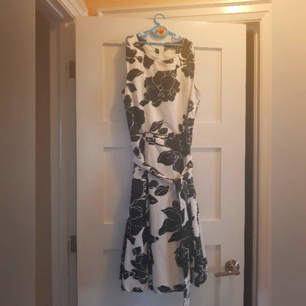 White and navy US 10 floral dress